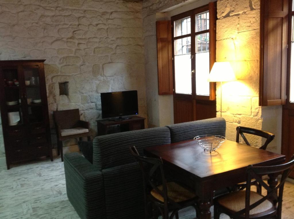 Apartamentos Rurales La Villa De Piedra Cartes Room photo