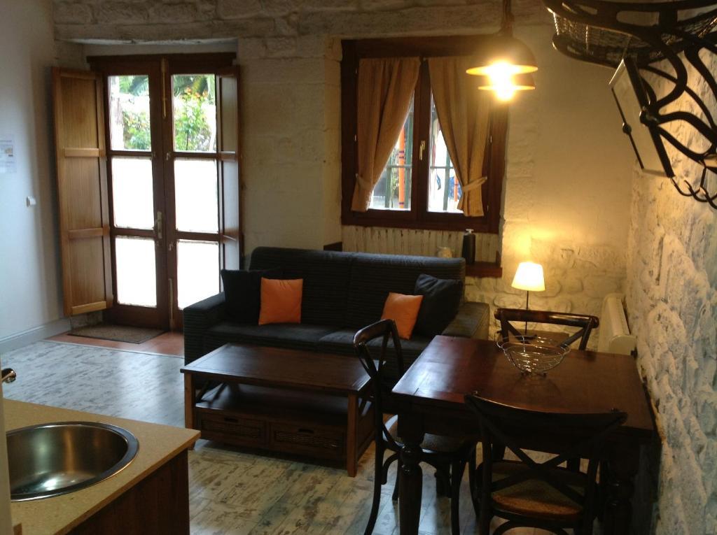 Apartamentos Rurales La Villa De Piedra Cartes Room photo