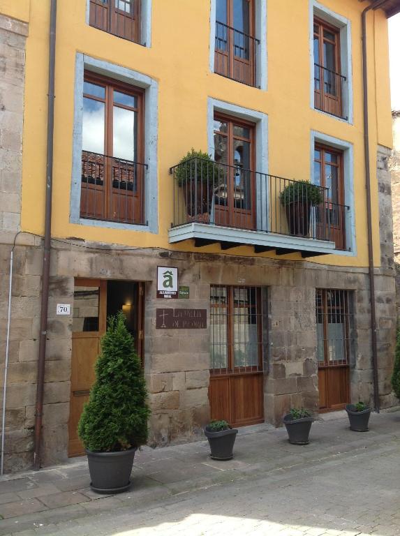 Apartamentos Rurales La Villa De Piedra Cartes Exterior photo